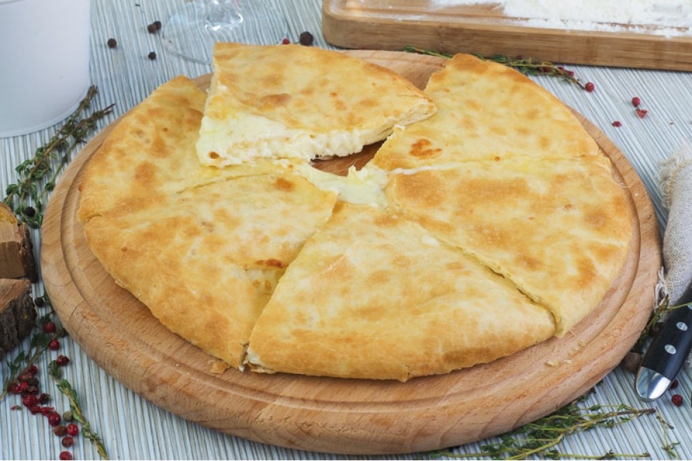 Пирог с сыром сулугуни